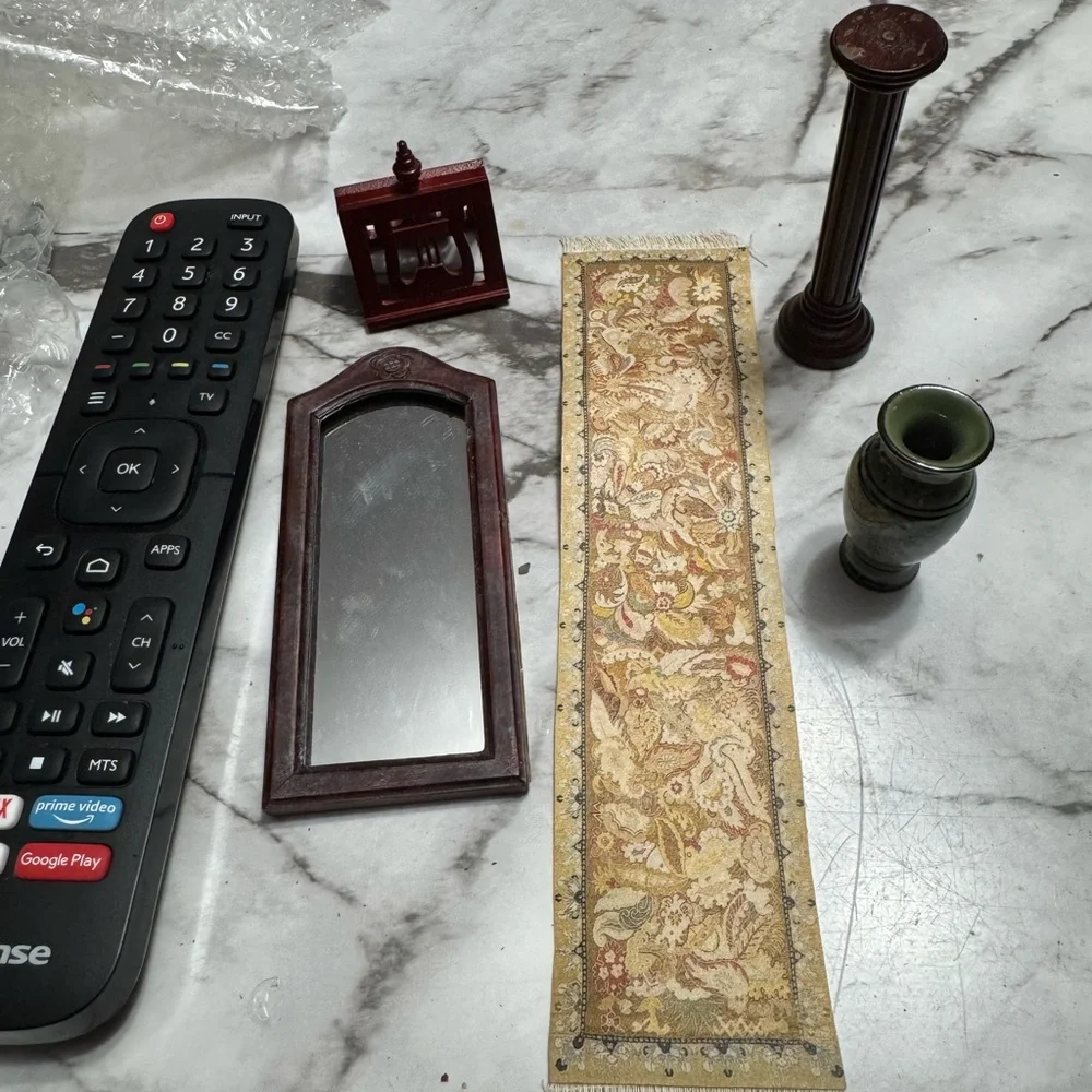 Miniature Doll House Home Decor Set with Vase, Mirror, Plant Stand and Rug - Picture 4 of 4